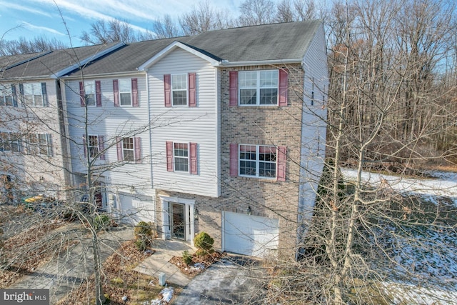 view of front of property featuring a garage