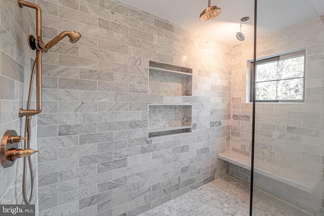 bathroom featuring tiled shower