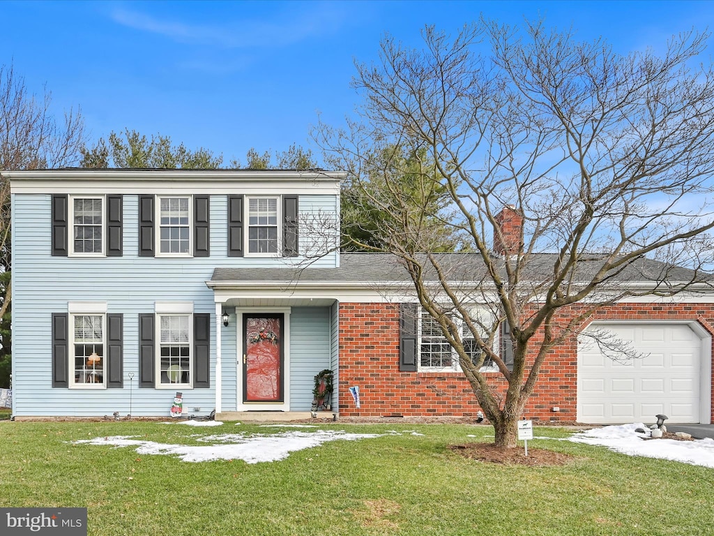 view of front of house featuring a garage and a front yard