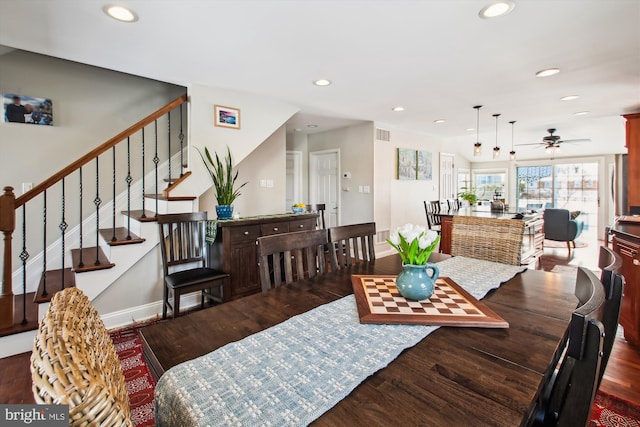 dining room with dark wood-type flooring and ceiling fan