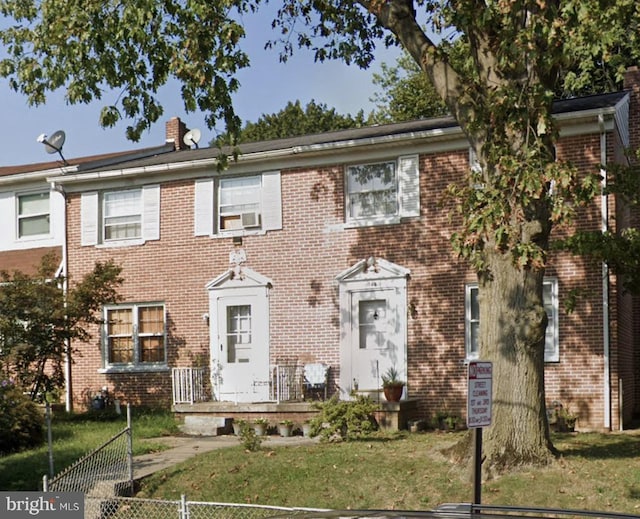 view of front facade with a front yard