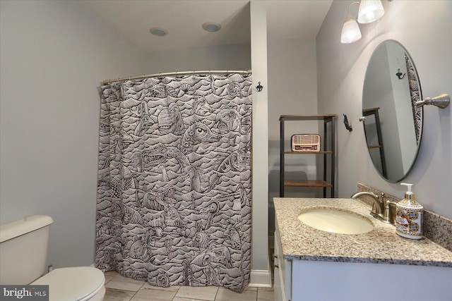 full bathroom featuring tile patterned floors, toilet, vanity, and a shower with curtain