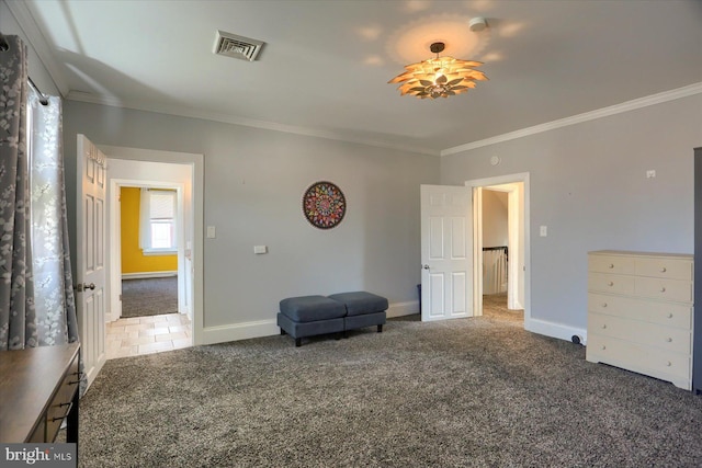 unfurnished room featuring visible vents, carpet floors, baseboards, and ornamental molding