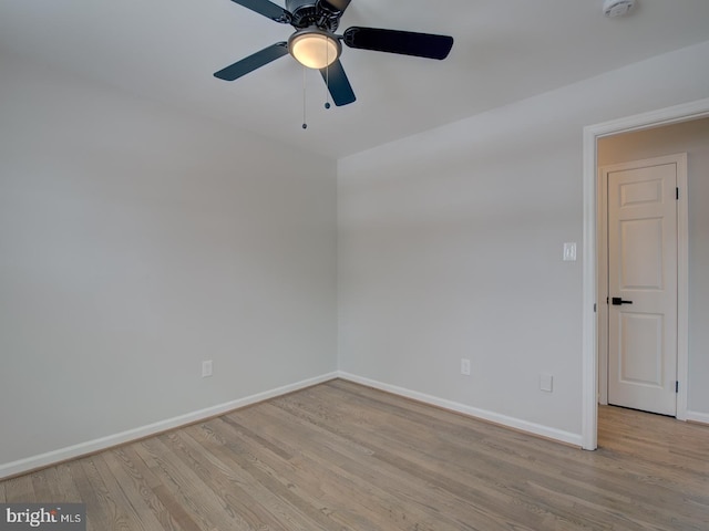 empty room featuring light hardwood / wood-style floors and ceiling fan