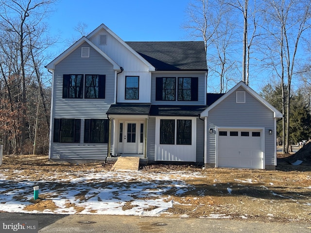 view of front facade featuring a garage