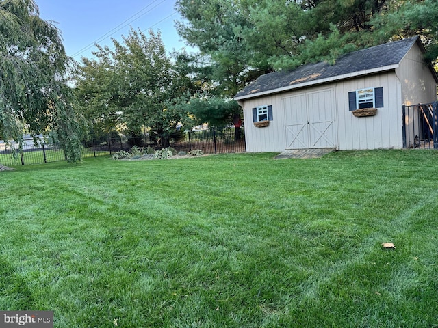 view of yard featuring a storage unit