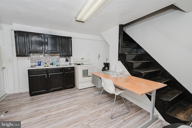 kitchen featuring tasteful backsplash, sink, white electric stove, and light hardwood / wood-style floors