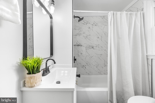 full bathroom with toilet, vanity, and shower / tub combo