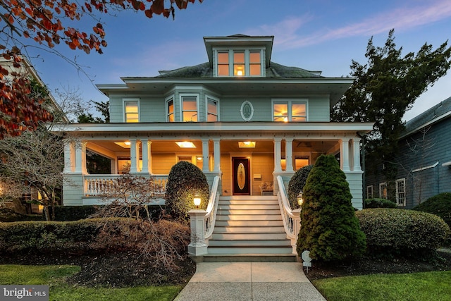 view of front of property featuring a porch