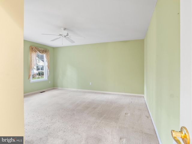 unfurnished room featuring ceiling fan and light colored carpet