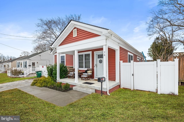 view of front of home featuring a front lawn and covered porch