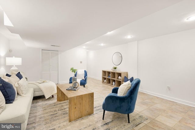 bedroom featuring a closet