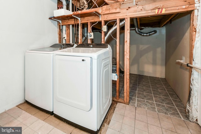 laundry room with independent washer and dryer