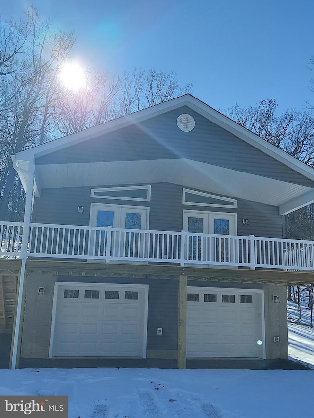 view of front facade featuring a garage and a balcony