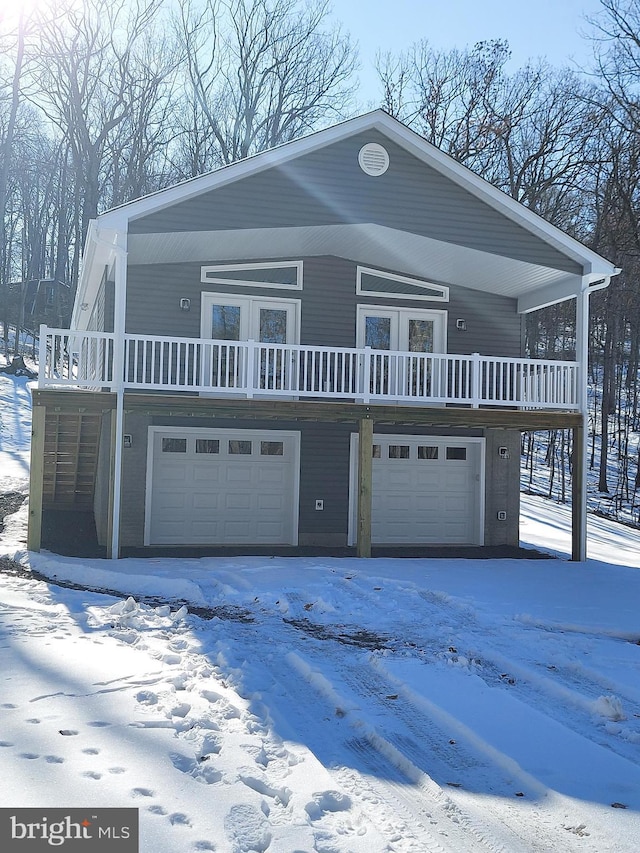 view of front facade with a garage