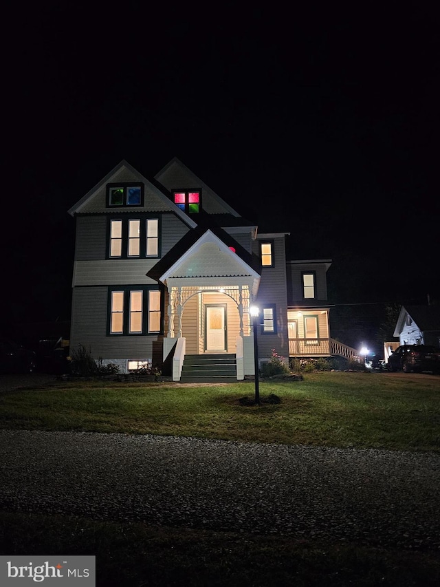 view of front of home featuring a yard