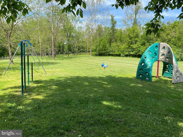 view of home's community featuring a lawn