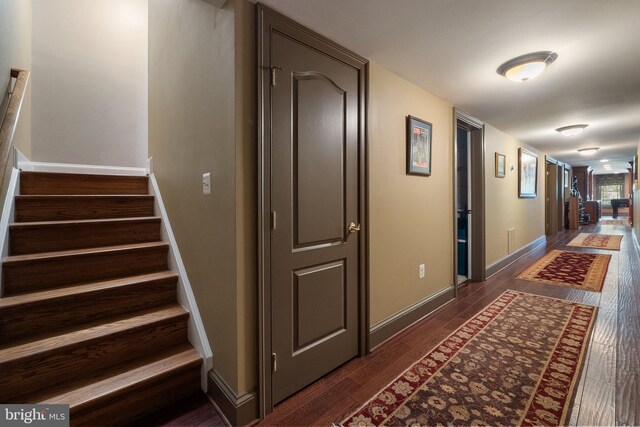 40959 Pacer Ln, Paeonian Springs, VA 20129 - corridor featuring dark wood-style floors, stairs, and baseboards