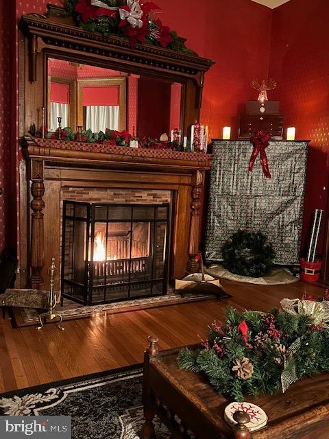 room details featuring hardwood / wood-style floors