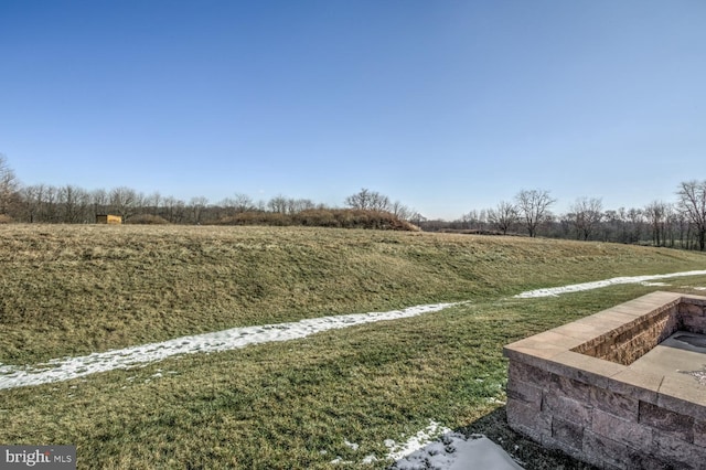 view of yard with a rural view