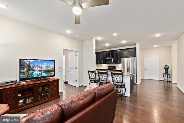 living room with dark wood-type flooring and ceiling fan