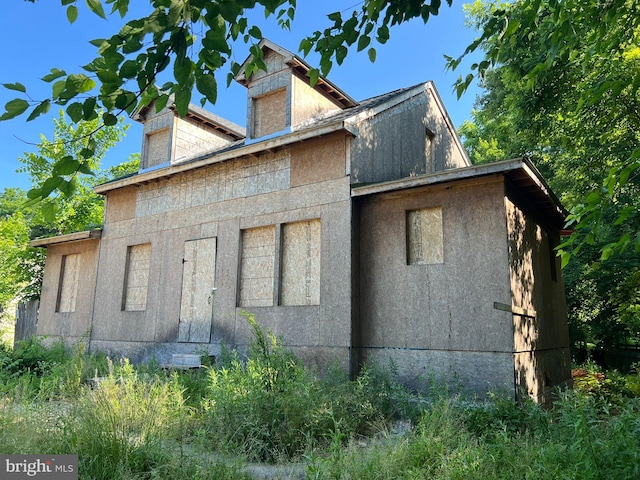 view of home's exterior