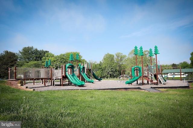 view of jungle gym featuring a yard