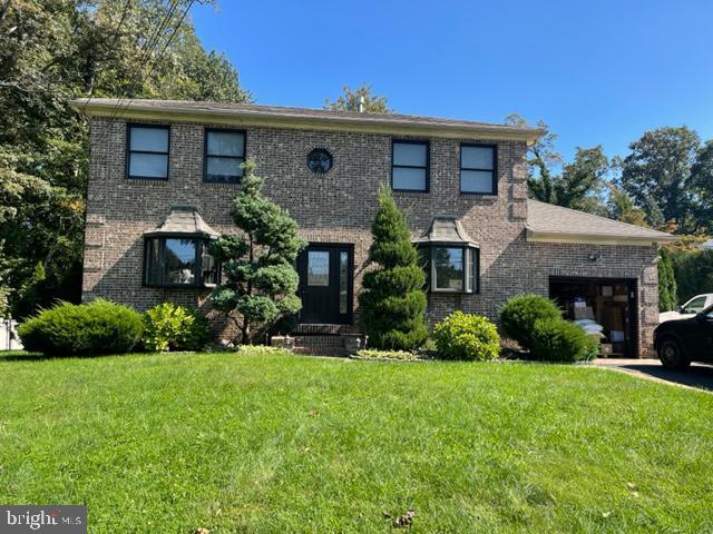 view of front of house with a front yard