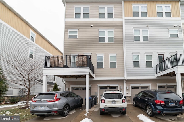 exterior space featuring a balcony