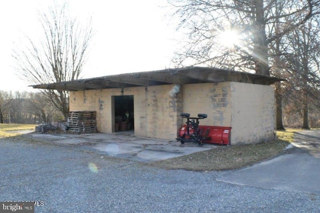 view of outbuilding