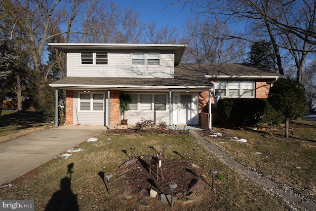 view of front of house with a front yard