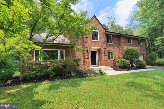 view of front of house featuring a front yard and a garage