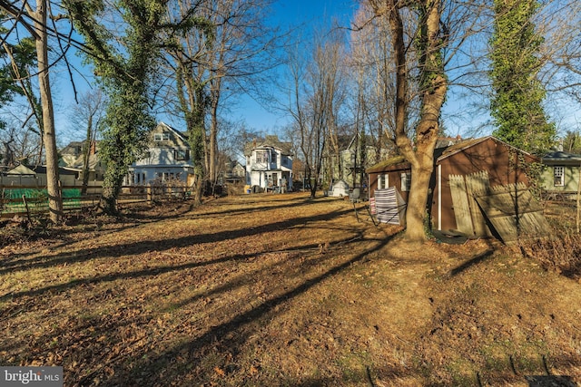 view of yard featuring a storage unit