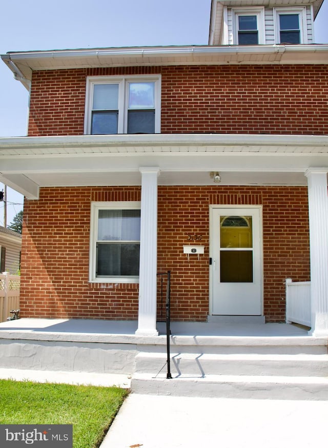 entrance to property featuring covered porch