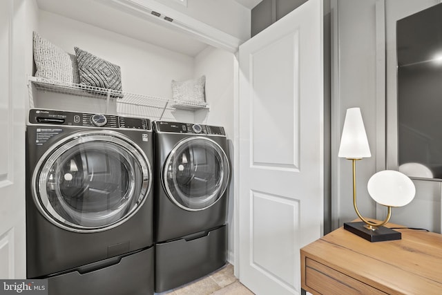 washroom featuring washing machine and clothes dryer