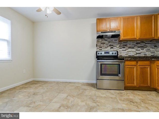 kitchen featuring decorative backsplash, electric stove, ceiling fan, and dark stone countertops