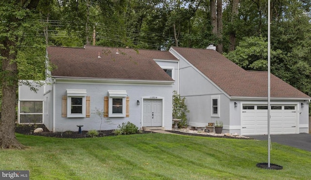 view of front of home with a front lawn