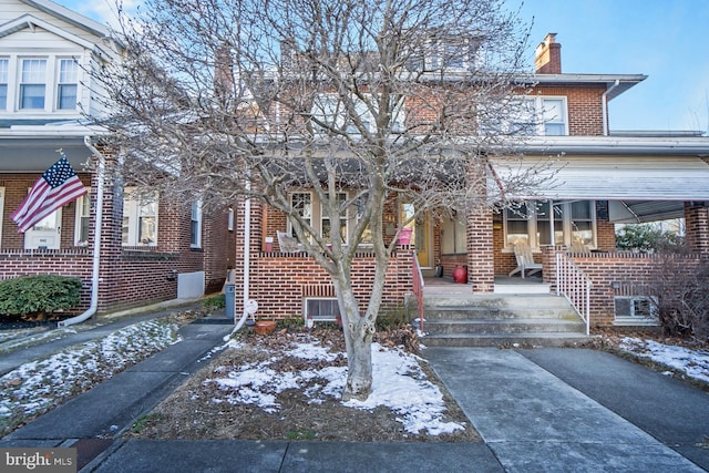 townhome / multi-family property with a porch