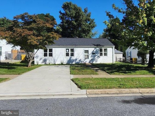 view of front of property with a front lawn