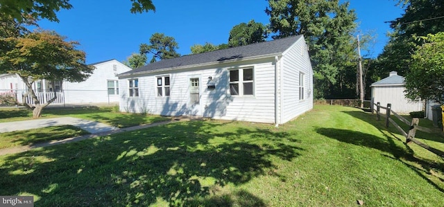 view of front of property with a front yard