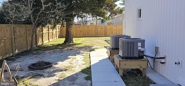 view of yard featuring central AC unit