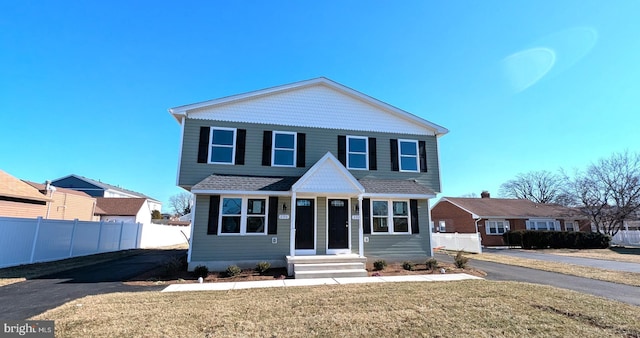 view of front facade with a front yard