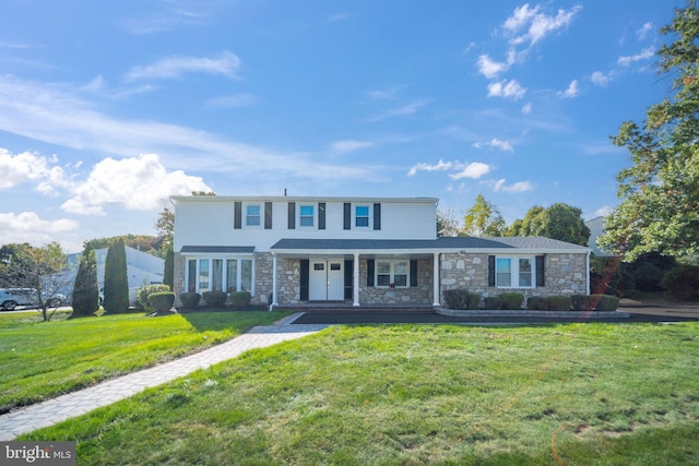 view of front of house with a front lawn