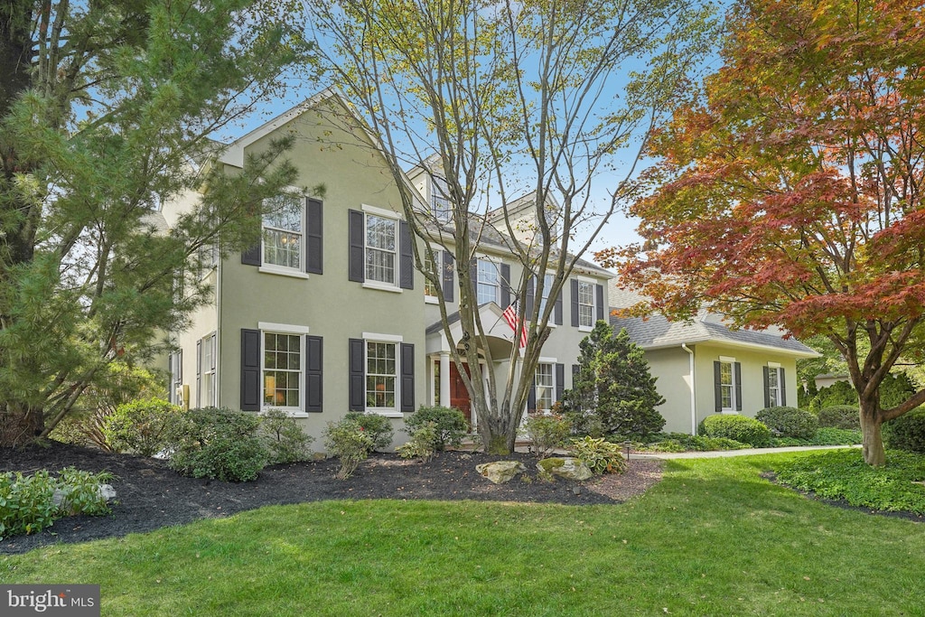 view of front of property with a front lawn