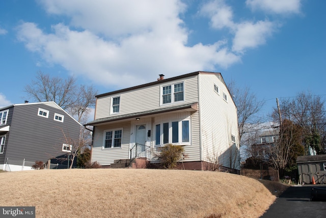 view of front of home with a front lawn