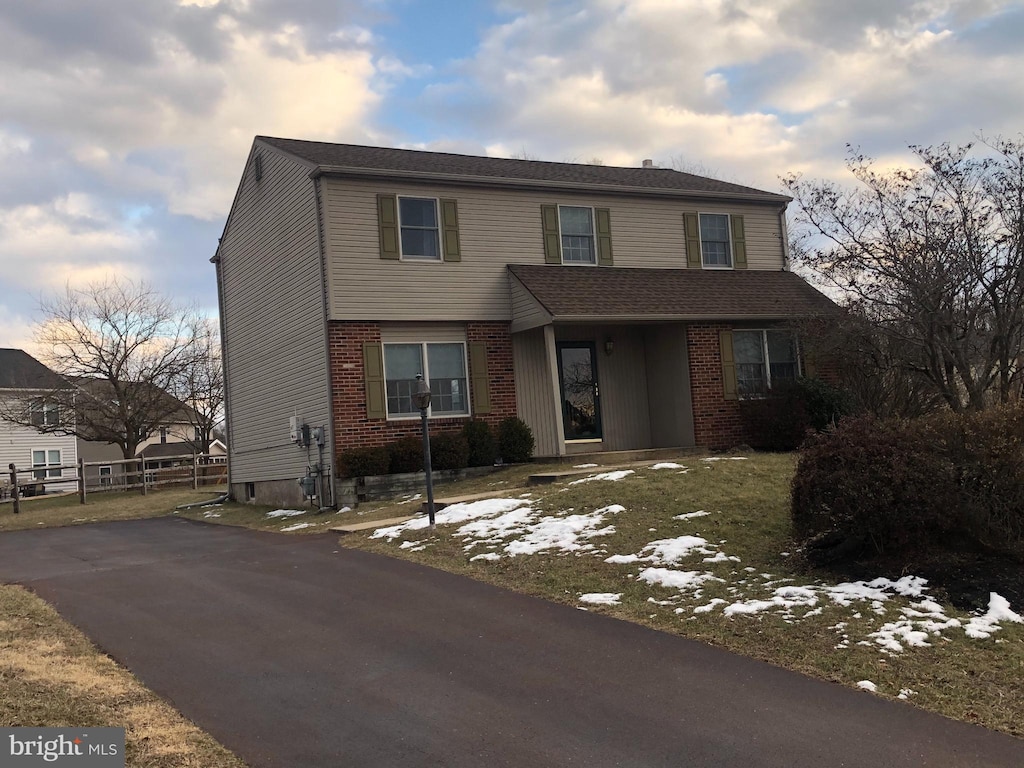 view of front of property