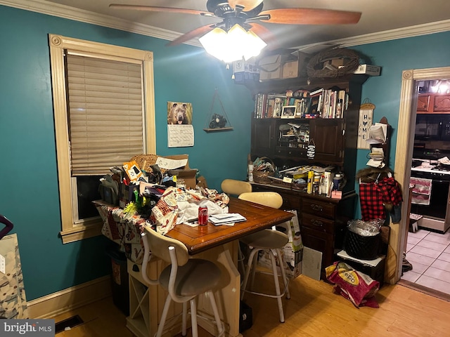 dining room featuring ceiling fan, light hardwood / wood-style floors, and crown molding