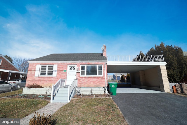 view of front of house featuring a front lawn and a carport