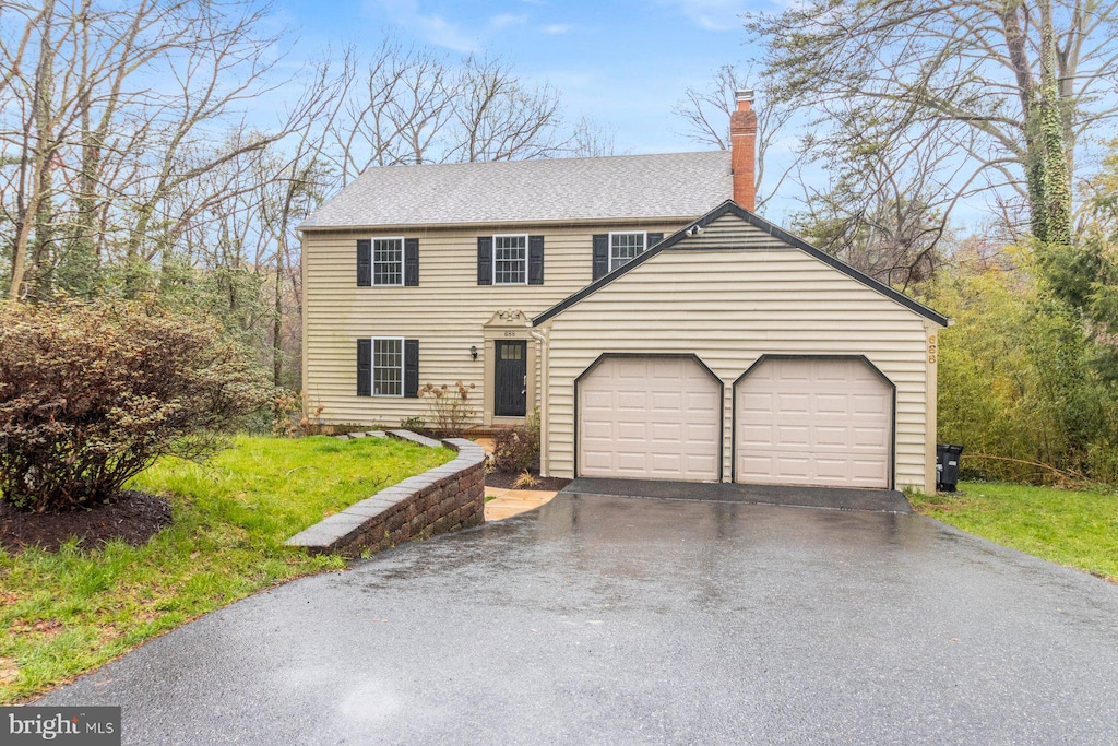 view of front facade featuring a garage