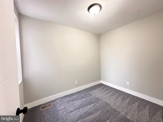 unfurnished room with carpet